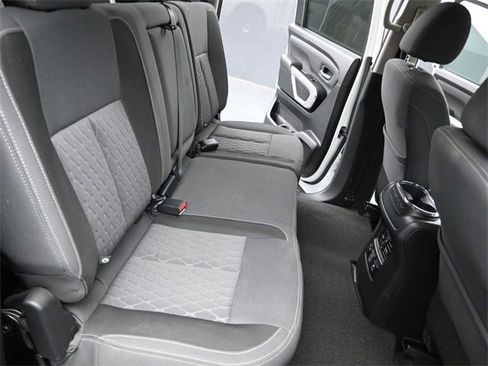 Used 2024 Nissan Titan SV w/ SV Convenience Package image 25