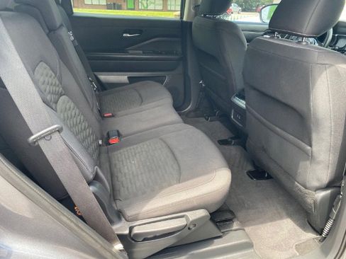 Used 2022 Nissan Pathfinder S AWD/4WD image 14
