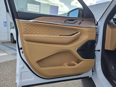 New 2025 Jeep Grand Cherokee L Summit image 11