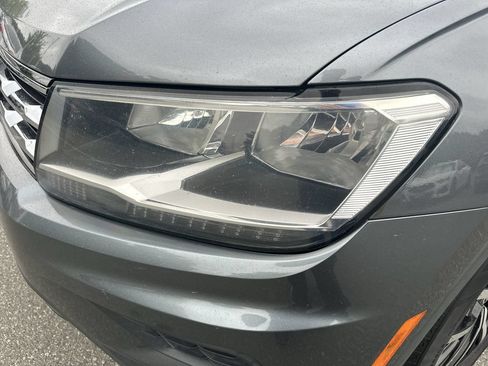 Used 2021 Volkswagen Tiguan SE FWD image 9