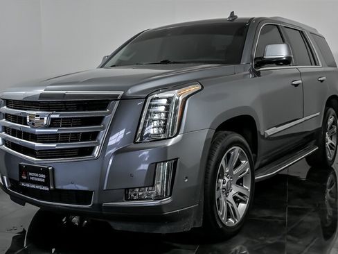 Used 2019 Cadillac Escalade Luxury AWD/4WD image 5