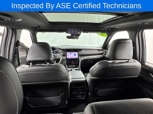 Used 2025 Jeep Grand Cherokee Limited AWD/4WD image 18