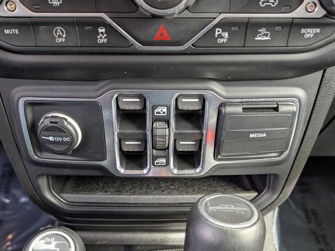 Used 2020 Jeep Gladiator Overland image 23