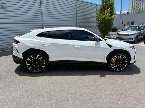 Used 2022 Lamborghini Urus AWD/4WD image 2
