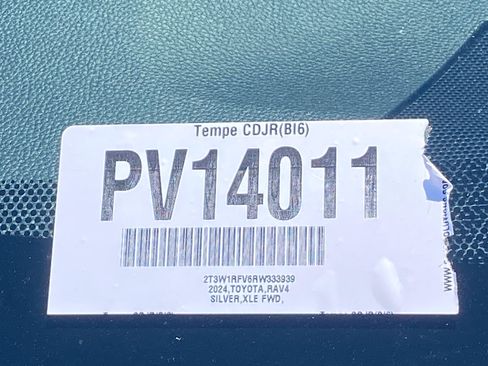 Used 2024 Toyota RAV4 XLE FWD image 31