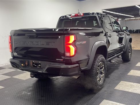 Used 2025 Chevrolet Colorado ZR2 w/ Technology Package AWD/4WD image 19