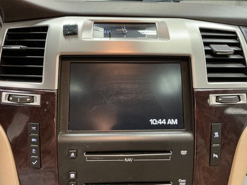Used 2010 Cadillac Escalade Premium AWD/4WD image 19