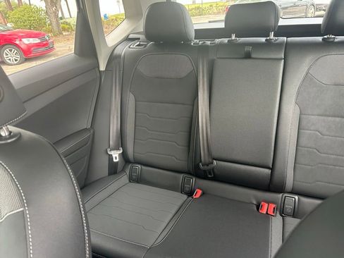 New 2026 Volkswagen Taos SE image 9