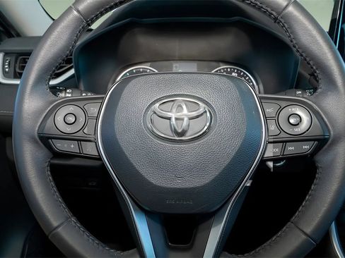 Used 2022 Toyota RAV4 XLE Premium image 14