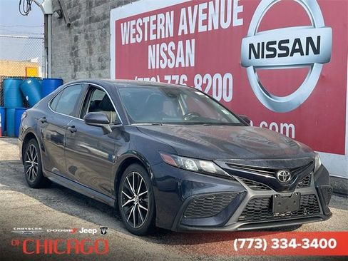 Used 2021 Toyota Camry SE image 1