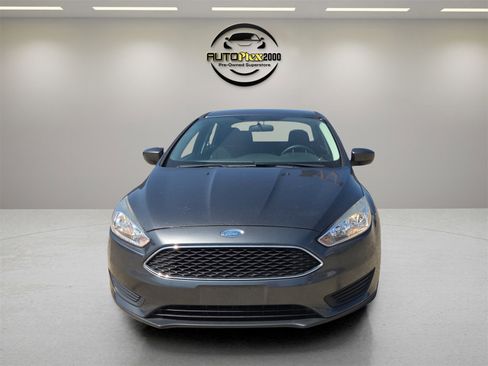 Used 2018 Ford Focus SE image 2