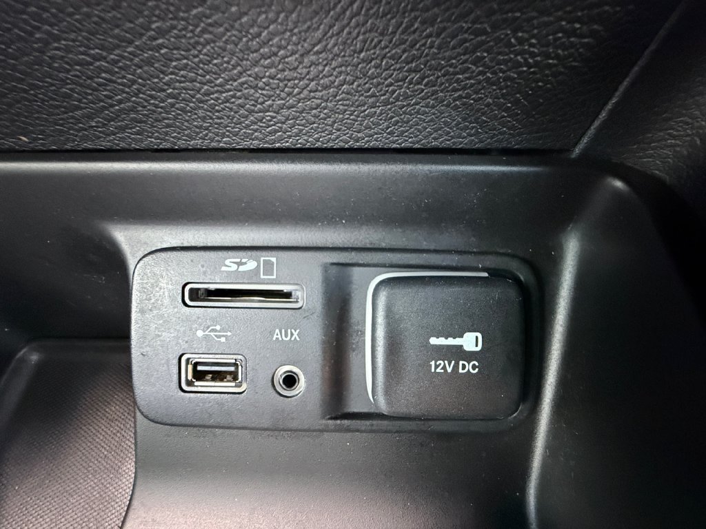 Used 2018 Jeep Cherokee Latitude Plus FWD image 29
