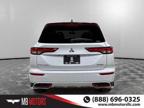 Used 2023 Mitsubishi Outlander 4WD Plug-In Hybrid image 4