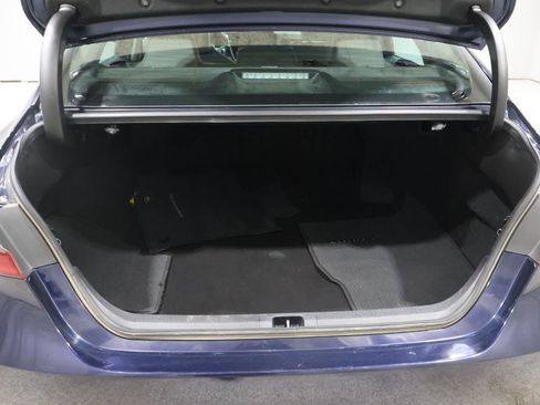 Used 2022 Toyota Camry SE image 4