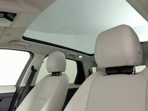 Used 2023 Land Rover Discovery Sport S image 39