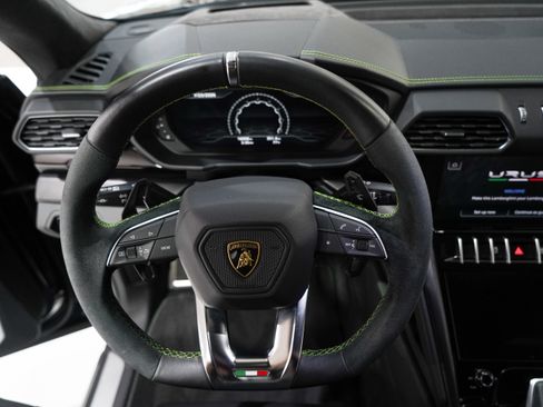 Used 2022 Lamborghini Urus AWD/4WD image 10