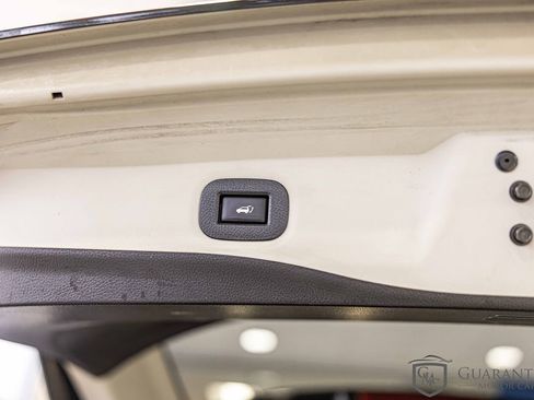 Used 2020 Nissan Rogue SV image 18