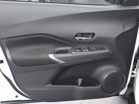 Used 2021 Nissan Kicks SV image 9