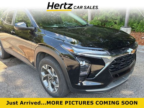Used 2025 Chevrolet Trax LT FWD image 1