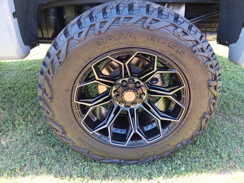 Used 2025 GMC Sierra 1500 AT4 w/ AT4 Premium Package AWD/4WD image 4