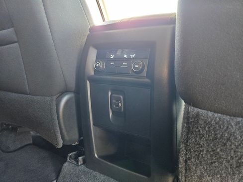 Certified 2021 Chevrolet Traverse LT FWD image 24