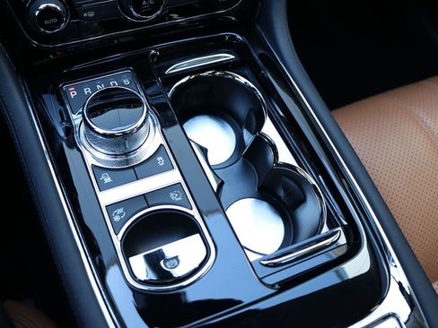 Used 2016 Jaguar XJ R-Sport image 30