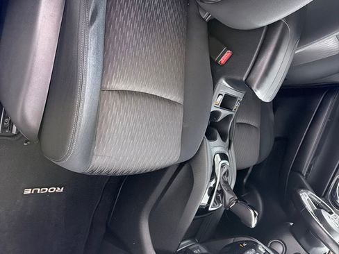 Used 2018 Nissan Rogue SV w/ Premium Package FWD image 21