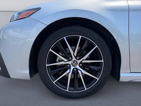 Used 2022 Toyota Camry SE FWD image 9