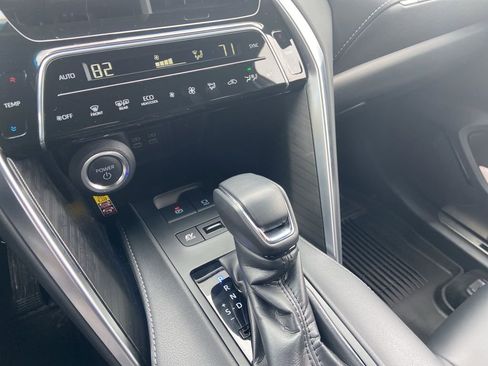 Certified 2024 Toyota Venza Nightshade image 18