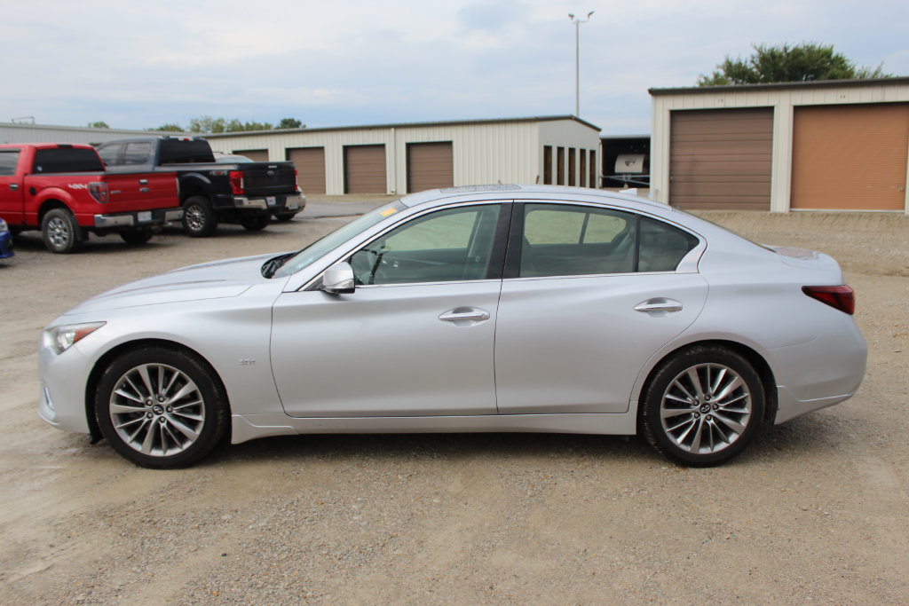 Used 2018 INFINITI Q50 Luxe w/ Essential Package (3.0T Luxe) AWD/4WD image 3