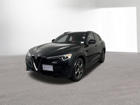 Used 2018 Alfa Romeo Stelvio Ti Sport AWD/4WD image 2