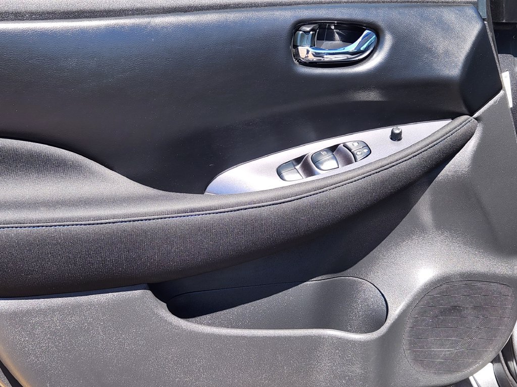 Certified 2025 Nissan Leaf S FWD image 19