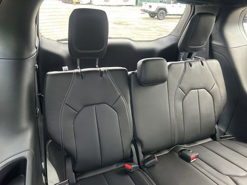 New 2026 Chrysler Pacifica Select image 29