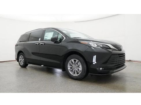 New 2026 Toyota Sienna XLE image 29