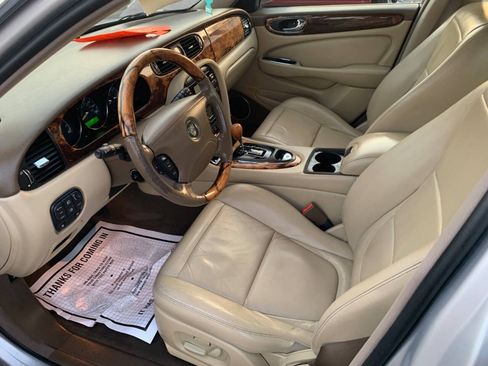 Used 2006 Jaguar XJ8 RWD image 16
