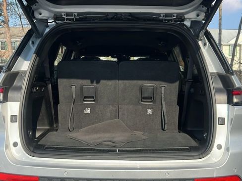 Used 2024 Jeep Grand Cherokee L Laredo image 14