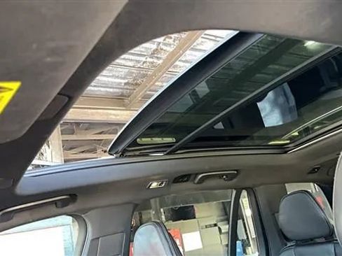 Used 2016 Volvo XC90 T6 Momentum w/ Momentum Plus Package AWD/4WD image 10