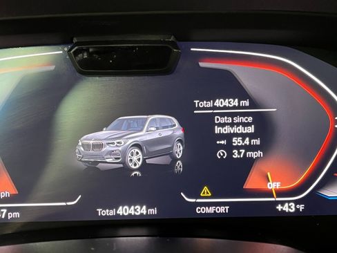 Used 2023 BMW X5 xDrive40i w/ Executive Package image 2