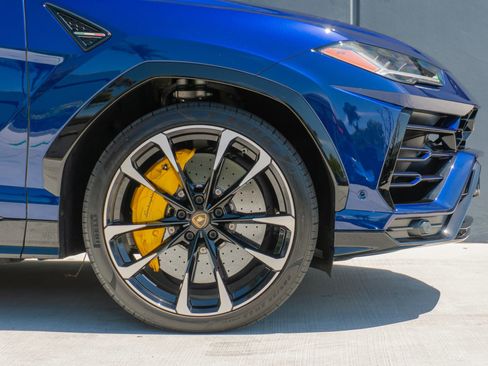 Used 2021 Lamborghini Urus AWD/4WD image 36