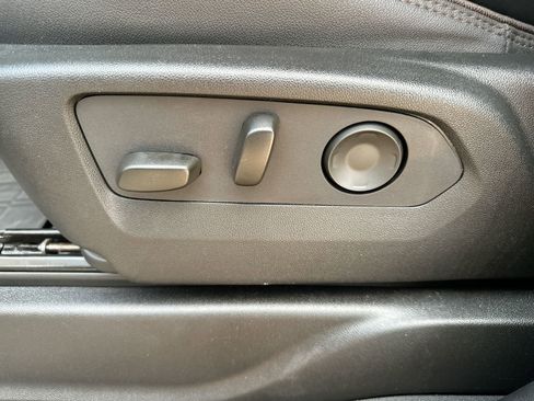 Used 2024 Chevrolet Tahoe High Country image 12