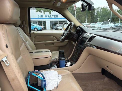 Used 2010 Cadillac Escalade ESV Premium RWD image 31