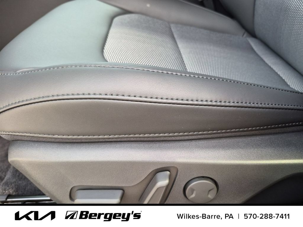 Certified 2025 Kia Niro EX w/ EX Cold Weather Package FWD image 14