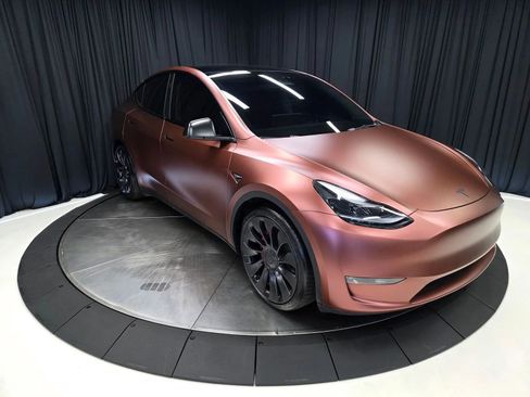 Used 2023 Tesla Model Y Performance AWD/4WD image 1