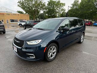 Used 2024 Chrysler Pacifica Limited FWD video 1