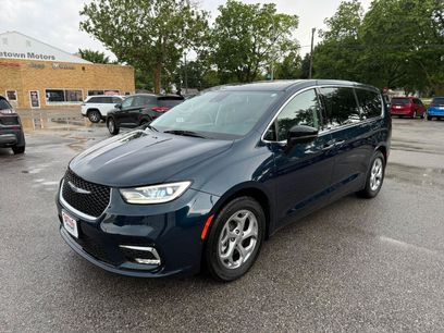 Used 2024 Chrysler Pacifica Limited