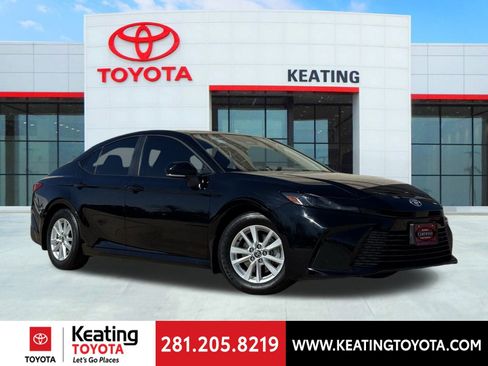 Certified 2025 Toyota Camry LE image 1