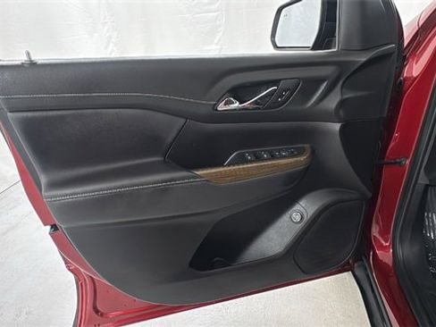 Used 2023 GMC Acadia SLE w/ Driver Convenience Package image 20