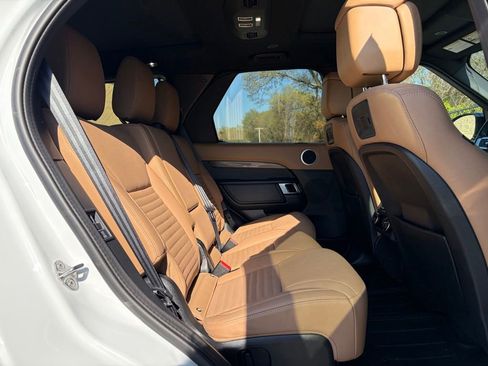 Certified 2024 Land Rover Discovery Metropolitan Edition AWD/4WD image 17