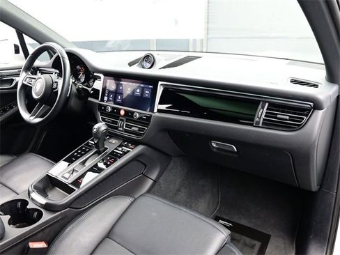 Used 2024 Porsche Macan image 21