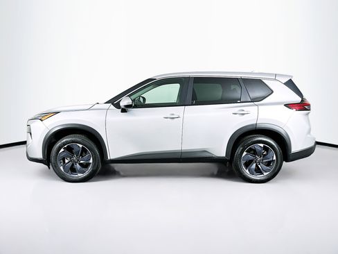 Used 2025 Nissan Rogue SV image 4
